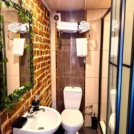 By Koesk Hotel *